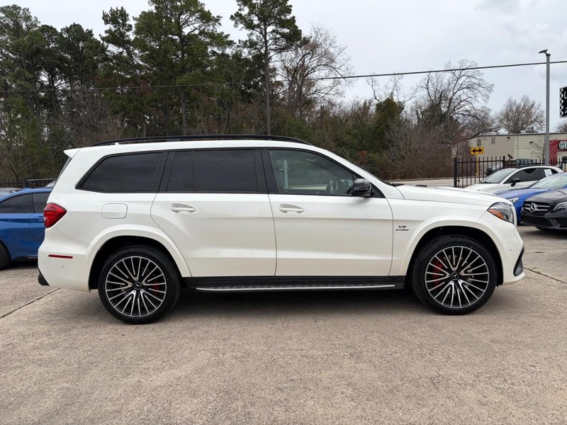 Mercedes-Benz GLS 63 AMG Vehicle Full-screen Gallery Image 05