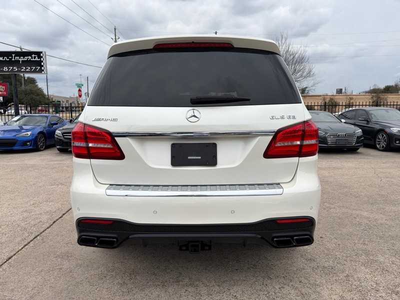 Mercedes-Benz GLS 63 AMG Vehicle Full-screen Gallery Image 07