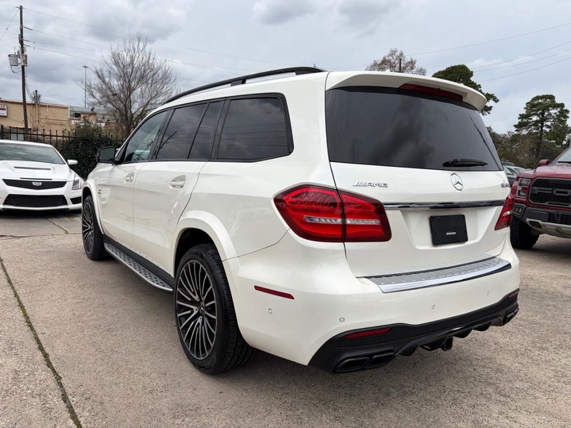 Mercedes-Benz GLS 63 AMG Vehicle Full-screen Gallery Image 08