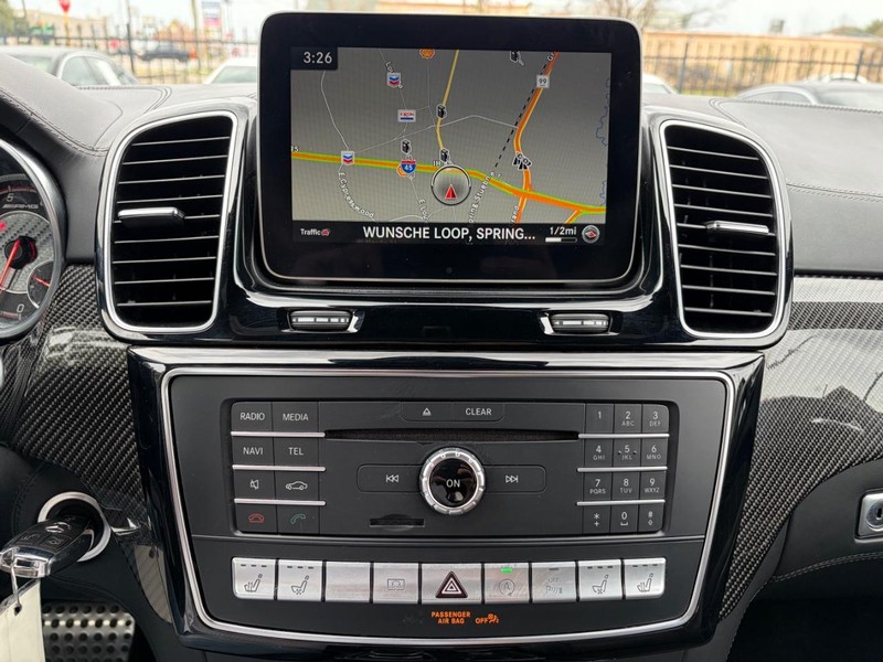 Mercedes-Benz GLS 63 AMG Vehicle Full-screen Gallery Image 23