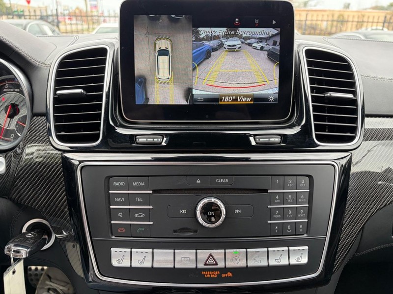 Mercedes-Benz GLS 63 AMG Vehicle Full-screen Gallery Image 24