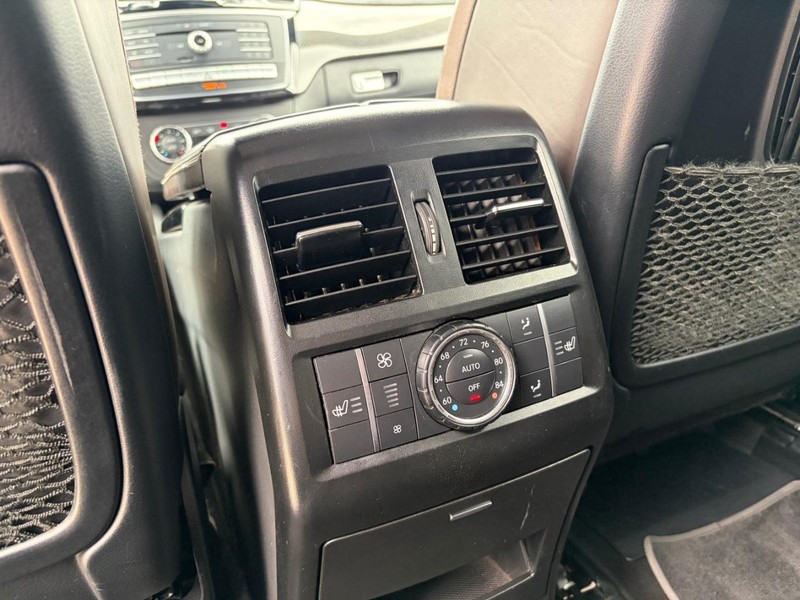 Mercedes-Benz GLS 63 AMG Vehicle Full-screen Gallery Image 29