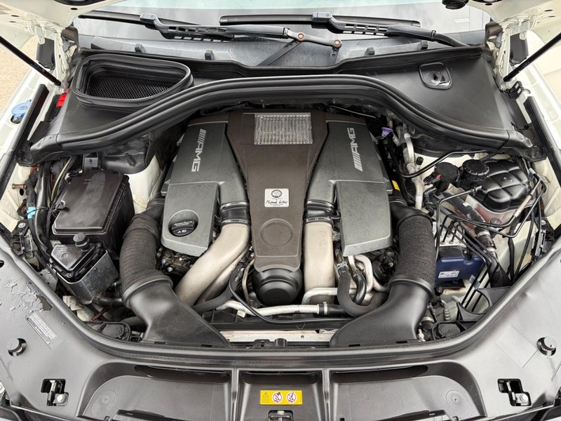 Mercedes-Benz GLS 63 AMG Vehicle Full-screen Gallery Image 31