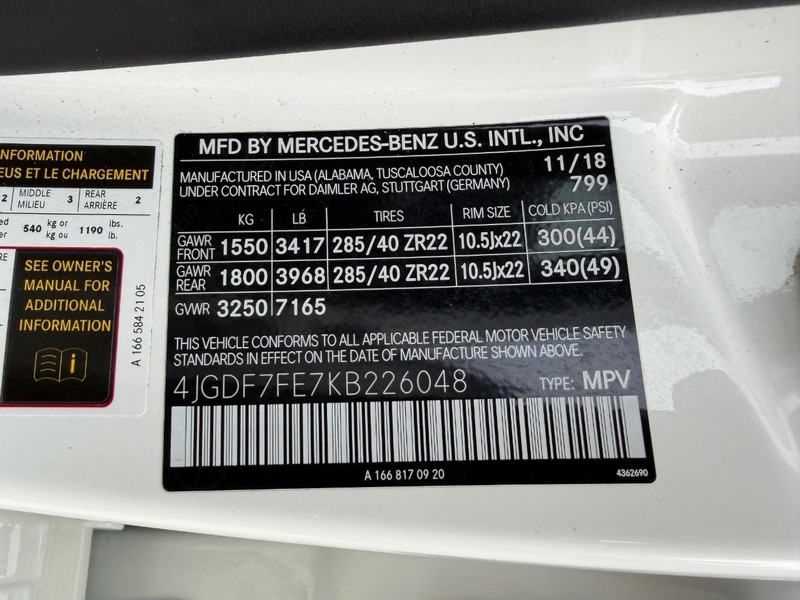 Mercedes-Benz GLS 63 AMG Vehicle Full-screen Gallery Image 32