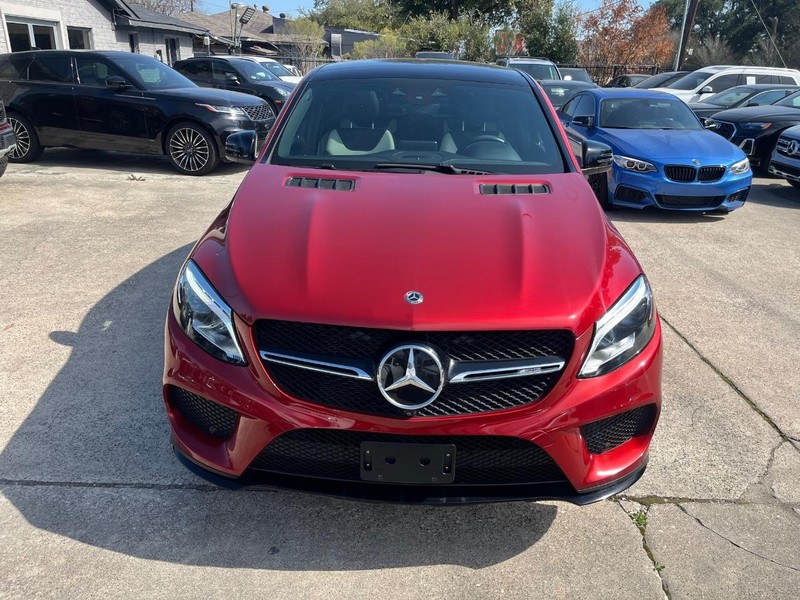 Mercedes-Benz GLE 43 AMG Vehicle Full-screen Gallery Image 03