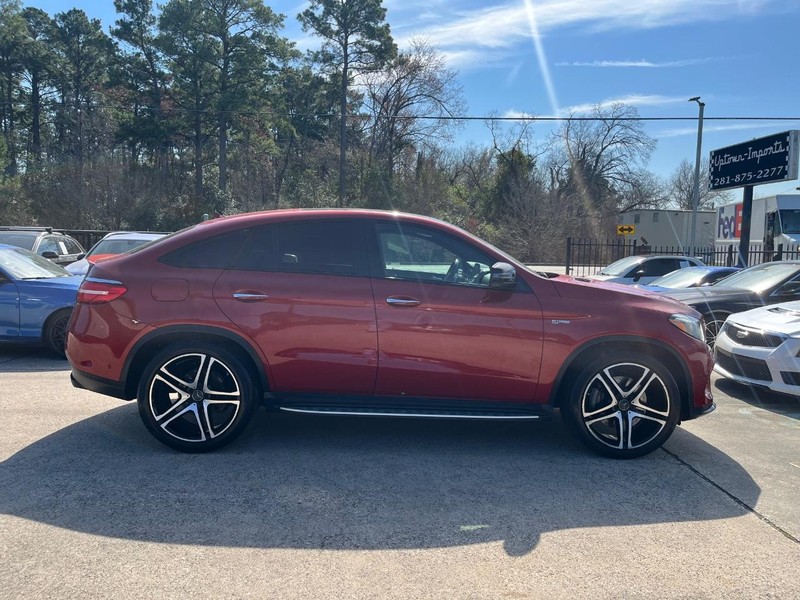 Mercedes-Benz GLE 43 AMG Vehicle Full-screen Gallery Image 05