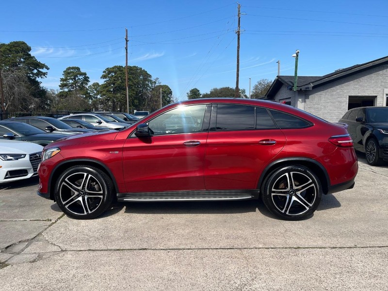 Mercedes-Benz GLE 43 AMG Vehicle Full-screen Gallery Image 09