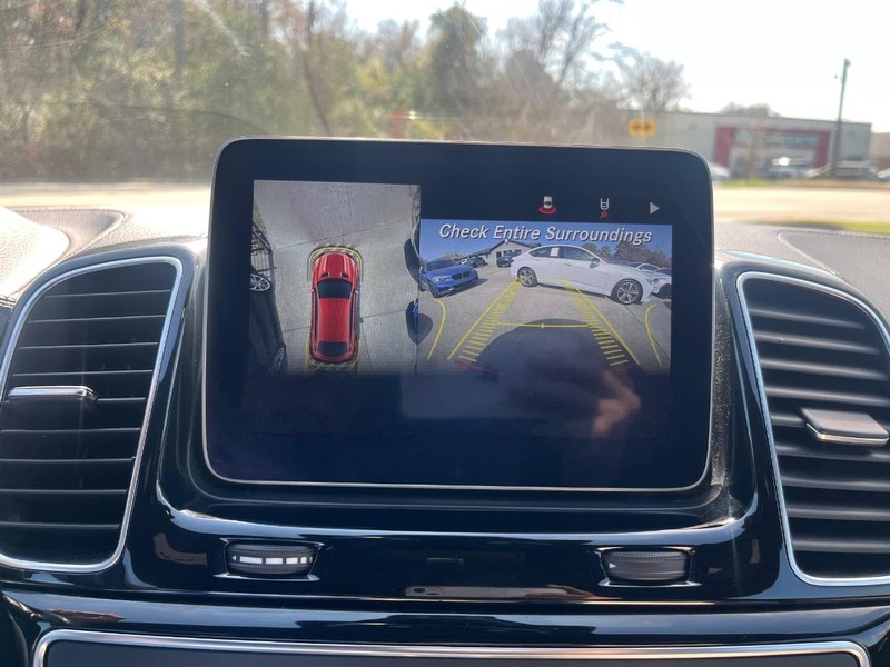 Mercedes-Benz GLE 43 AMG Vehicle Full-screen Gallery Image 23