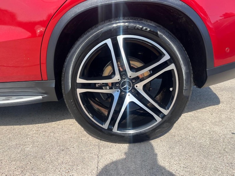 Mercedes-Benz GLE 43 AMG Vehicle Full-screen Gallery Image 26