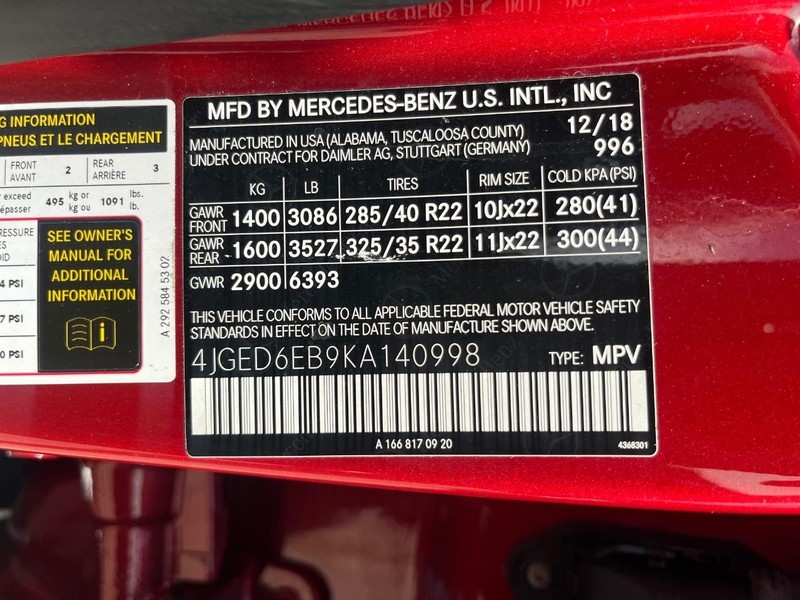 Mercedes-Benz GLE 43 AMG Vehicle Full-screen Gallery Image 28