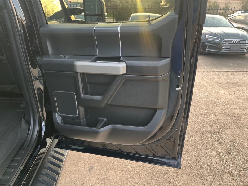 Ford F-150 Vehicle Full-screen Gallery Image 16