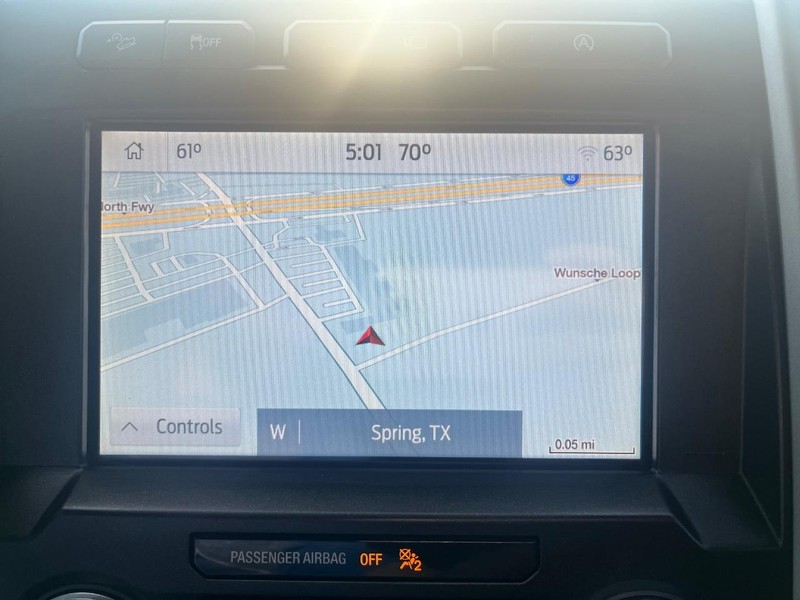 Ford F-150 Vehicle Full-screen Gallery Image 24