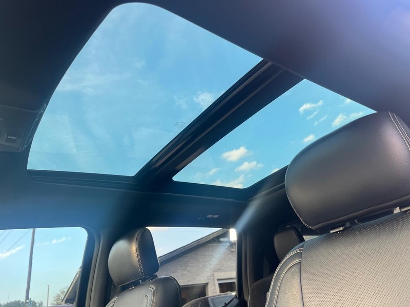 Ford F-150 Vehicle Full-screen Gallery Image 26