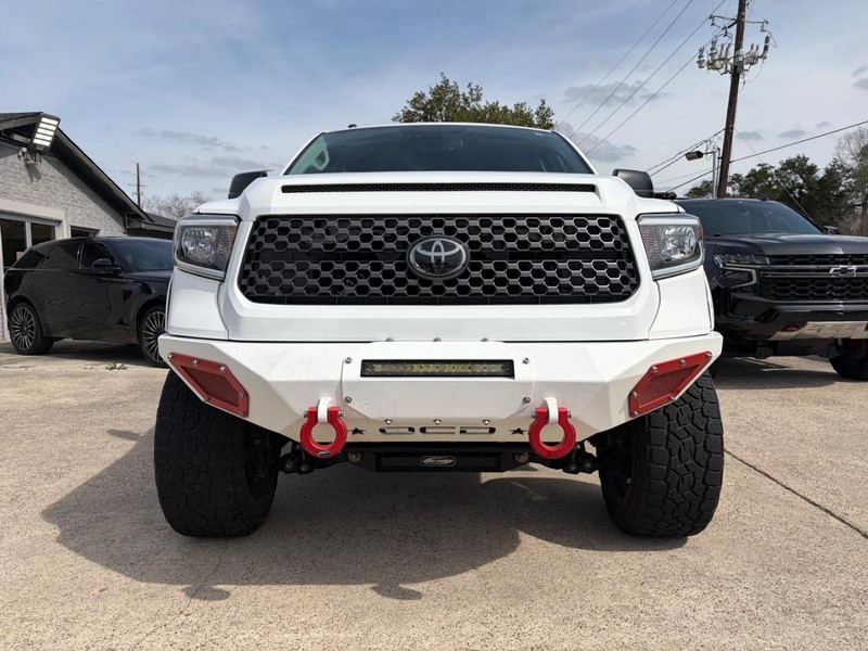 Toyota Tundra 4WD Vehicle Full-screen Gallery Image 02