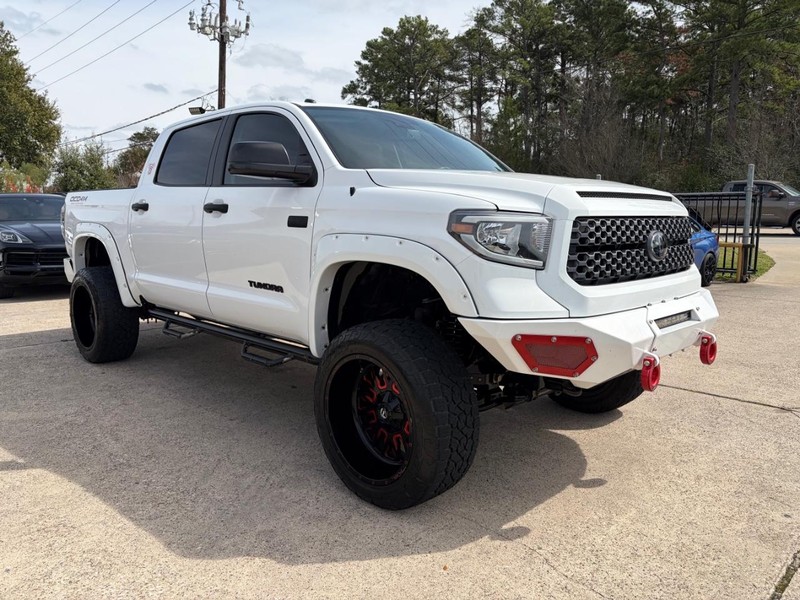 Toyota Tundra 4WD Vehicle Full-screen Gallery Image 04