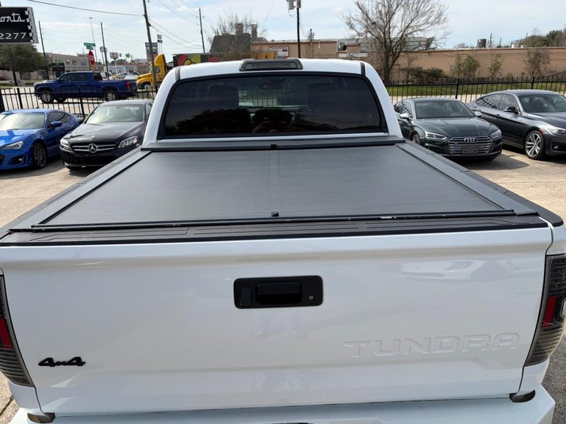 Toyota Tundra 4WD Vehicle Full-screen Gallery Image 08