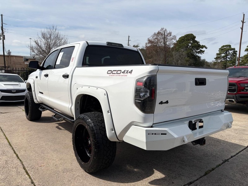 Toyota Tundra 4WD Vehicle Full-screen Gallery Image 09