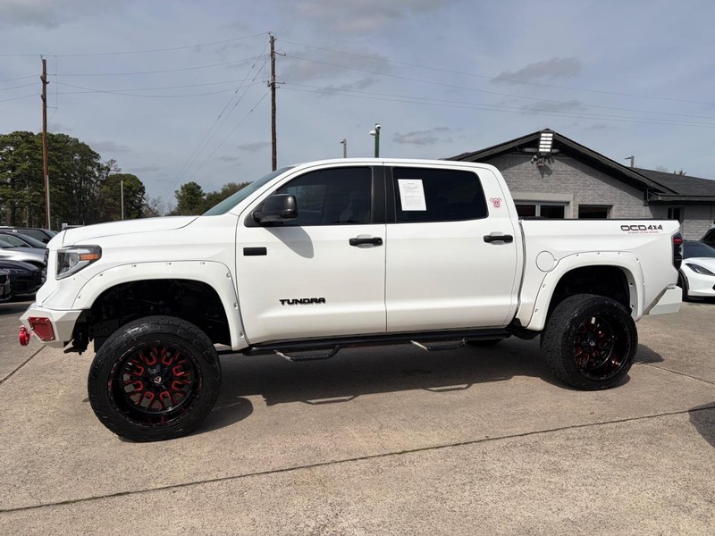 Toyota Tundra 4WD Vehicle Full-screen Gallery Image 10