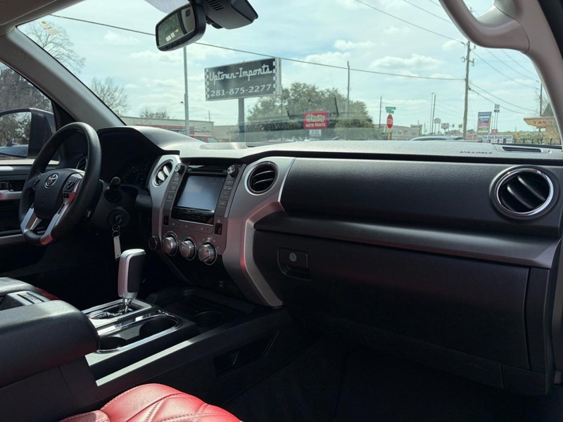 Toyota Tundra 4WD Vehicle Full-screen Gallery Image 14