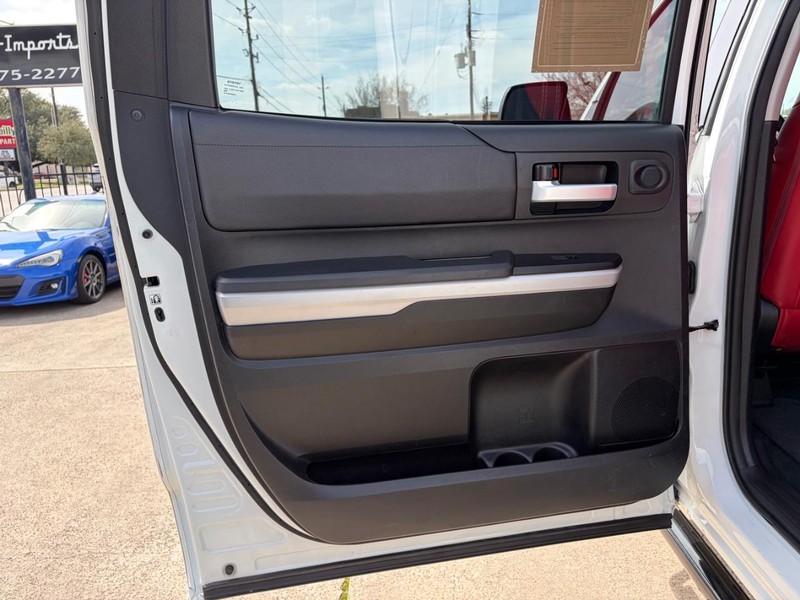 Toyota Tundra 4WD Vehicle Full-screen Gallery Image 20