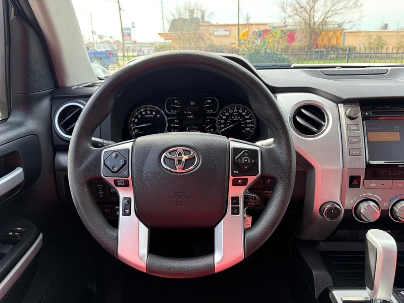 Toyota Tundra 4WD Vehicle Full-screen Gallery Image 21