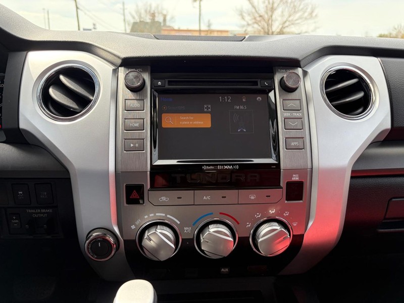 Toyota Tundra 4WD Vehicle Full-screen Gallery Image 23