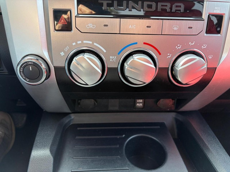 Toyota Tundra 4WD Vehicle Full-screen Gallery Image 25