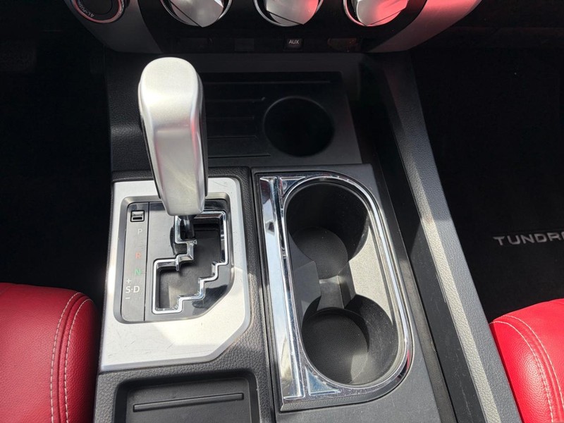 Toyota Tundra 4WD Vehicle Full-screen Gallery Image 26