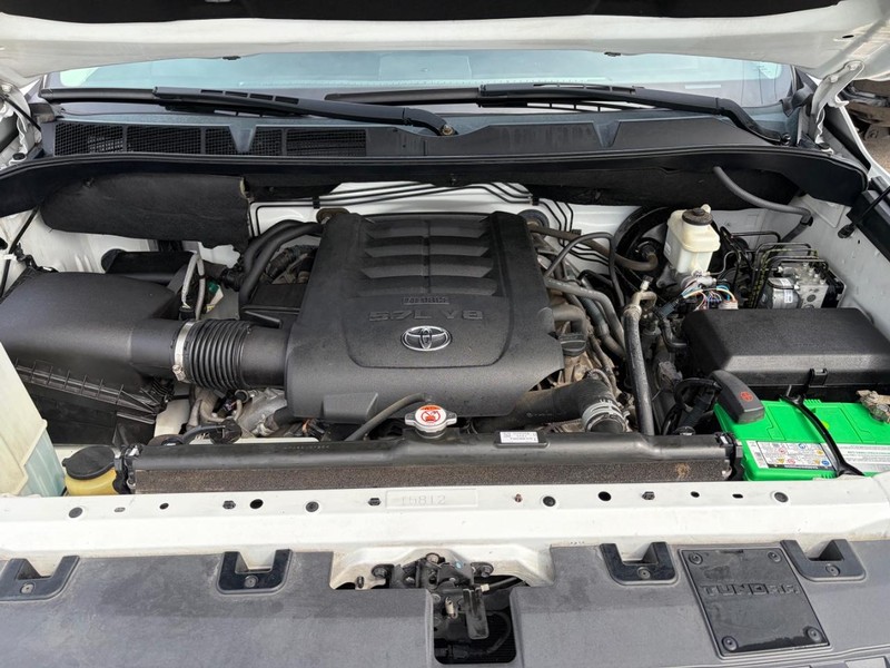 Toyota Tundra 4WD Vehicle Full-screen Gallery Image 31