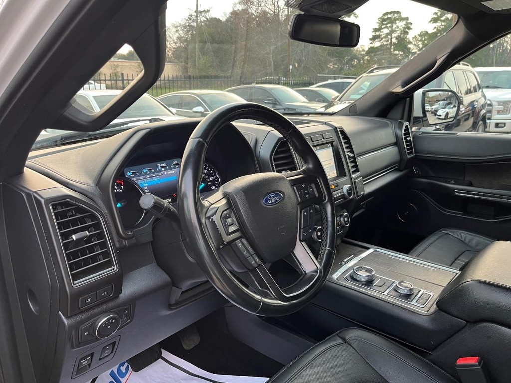 Ford Expedition Max Vehicle Full-screen Gallery Image 10