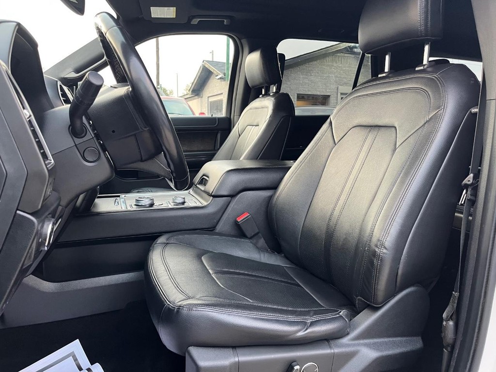 Ford Expedition Max Vehicle Full-screen Gallery Image 11