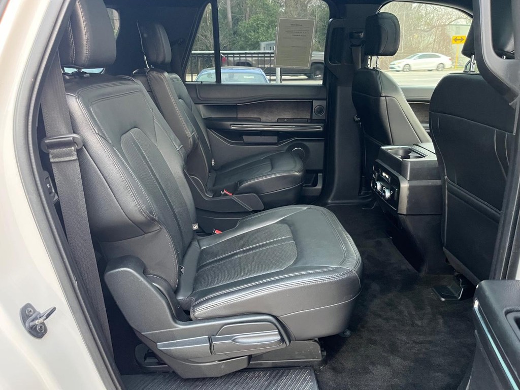 Ford Expedition Max Vehicle Full-screen Gallery Image 16