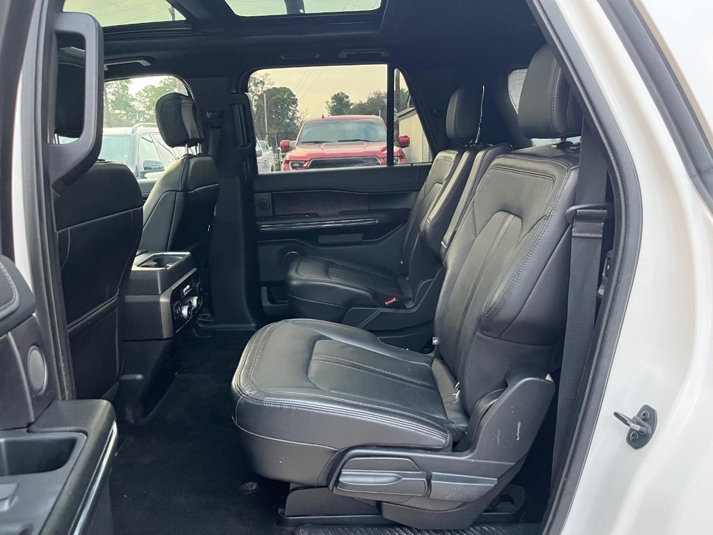 Ford Expedition Max Vehicle Full-screen Gallery Image 19