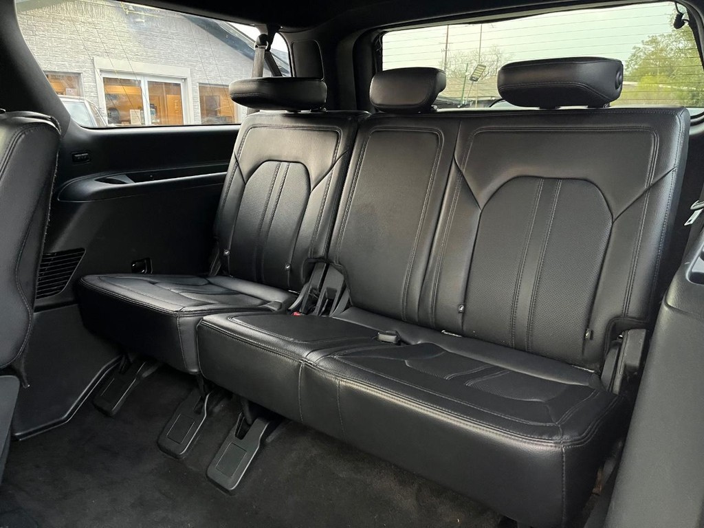 Ford Expedition Max Vehicle Full-screen Gallery Image 20