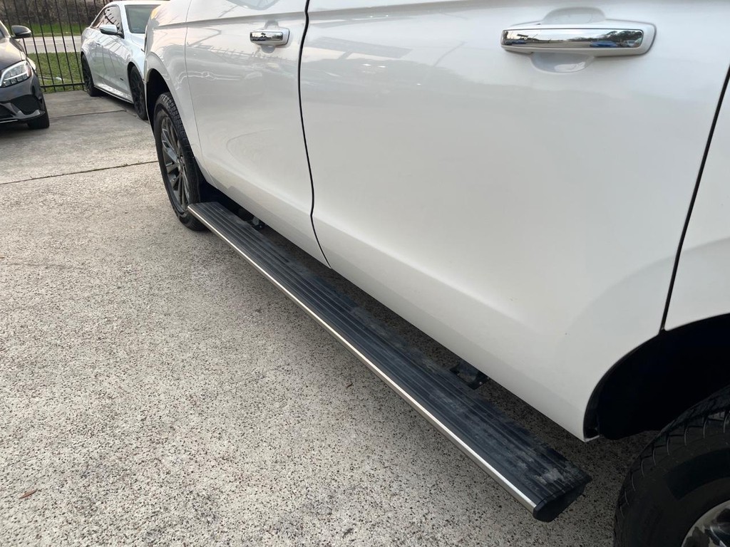 Ford Expedition Max Vehicle Full-screen Gallery Image 22