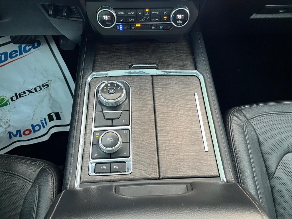 Ford Expedition Max Vehicle Full-screen Gallery Image 30