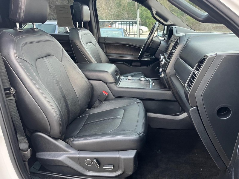 Ford Expedition Max Vehicle Full-screen Gallery Image 14