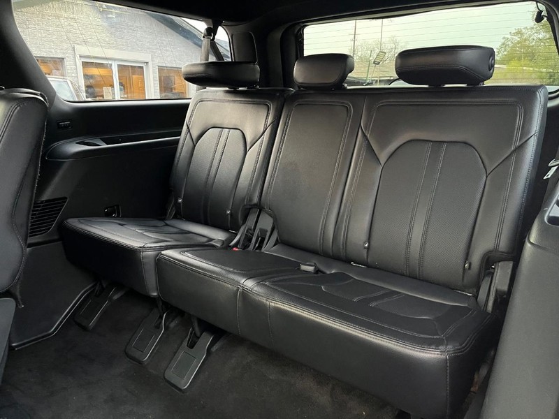 Ford Expedition Max Vehicle Full-screen Gallery Image 20