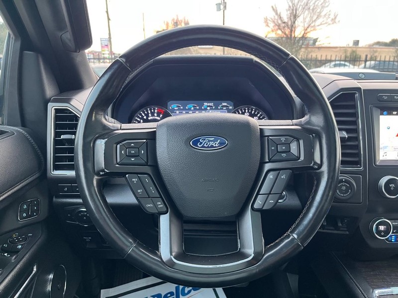 Ford Expedition Max Vehicle Full-screen Gallery Image 23