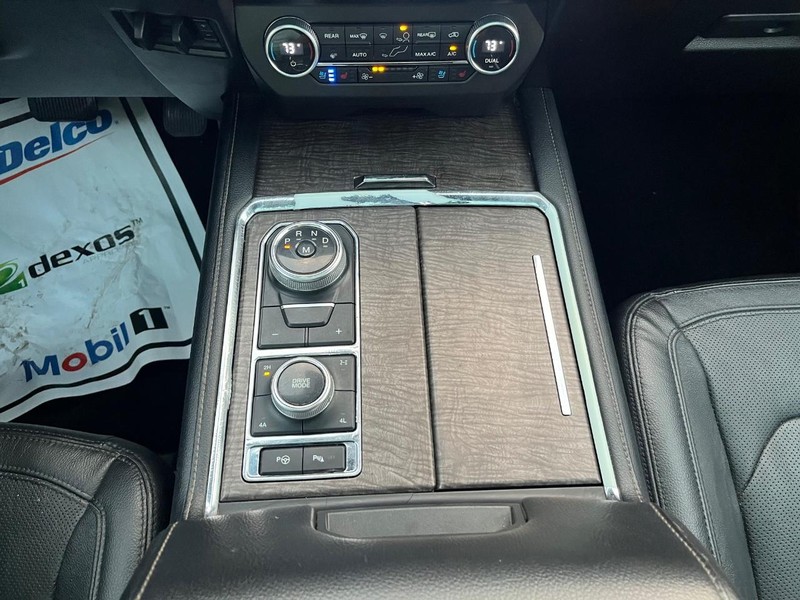 Ford Expedition Max Vehicle Full-screen Gallery Image 30