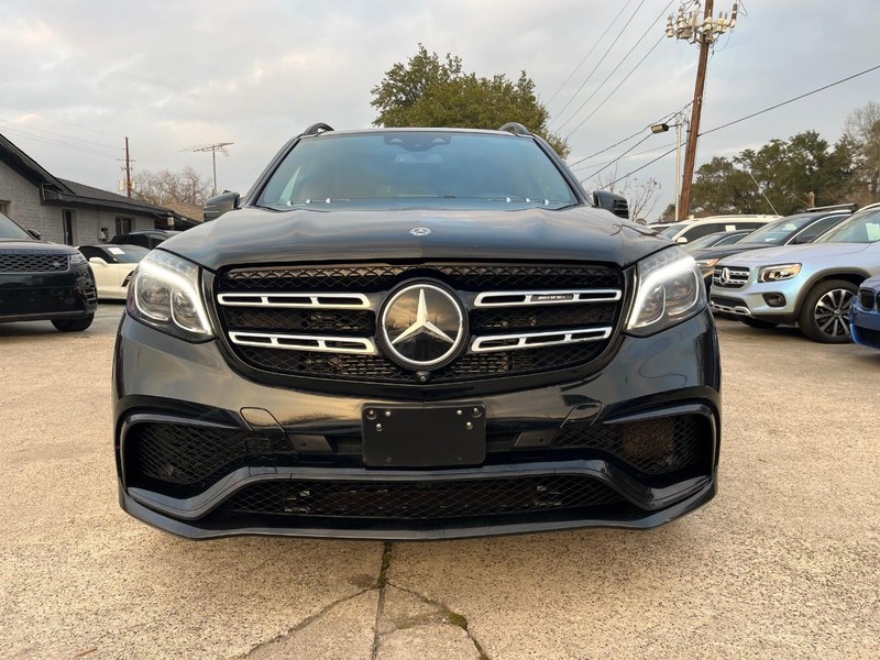 Mercedes-Benz GLS 63 AMG Vehicle Full-screen Gallery Image 02