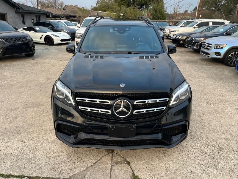 Mercedes-Benz GLS 63 AMG Vehicle Full-screen Gallery Image 03