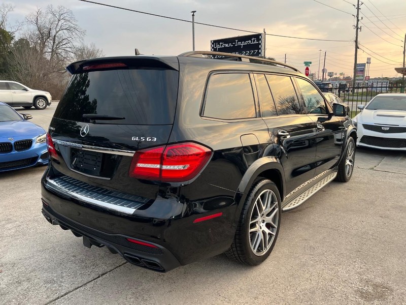 Mercedes-Benz GLS 63 AMG Vehicle Full-screen Gallery Image 06
