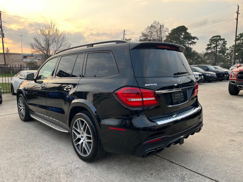 Mercedes-Benz GLS 63 AMG Vehicle Full-screen Gallery Image 08