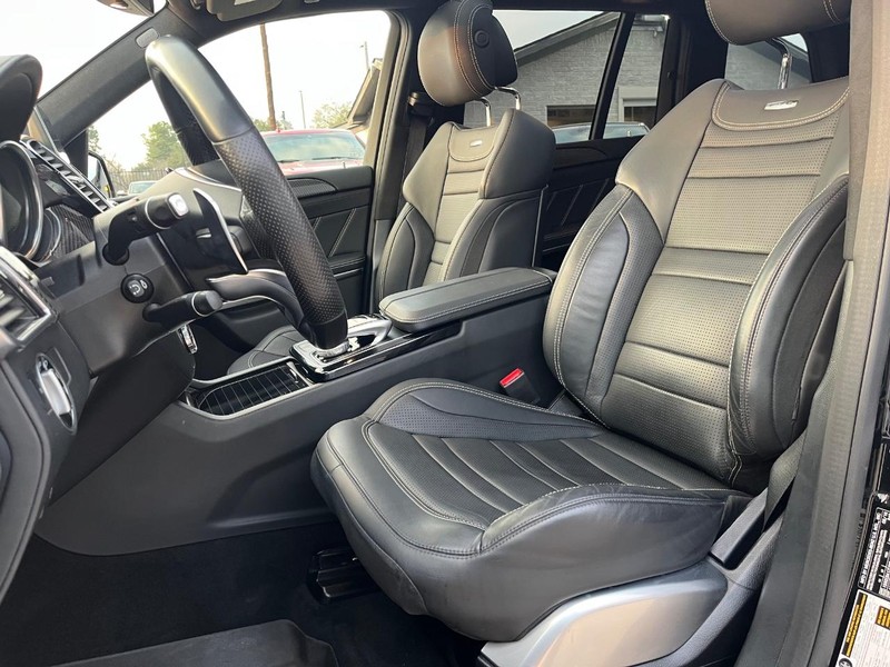 Mercedes-Benz GLS 63 AMG Vehicle Full-screen Gallery Image 11