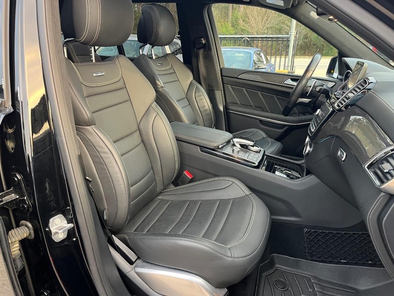 Mercedes-Benz GLS 63 AMG Vehicle Full-screen Gallery Image 14