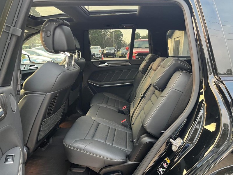 Mercedes-Benz GLS 63 AMG Vehicle Full-screen Gallery Image 19