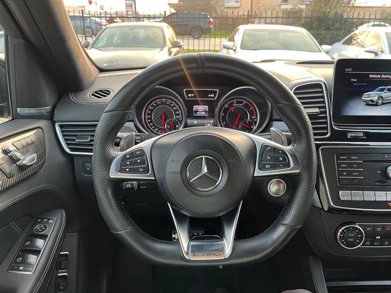 Mercedes-Benz GLS 63 AMG Vehicle Full-screen Gallery Image 22