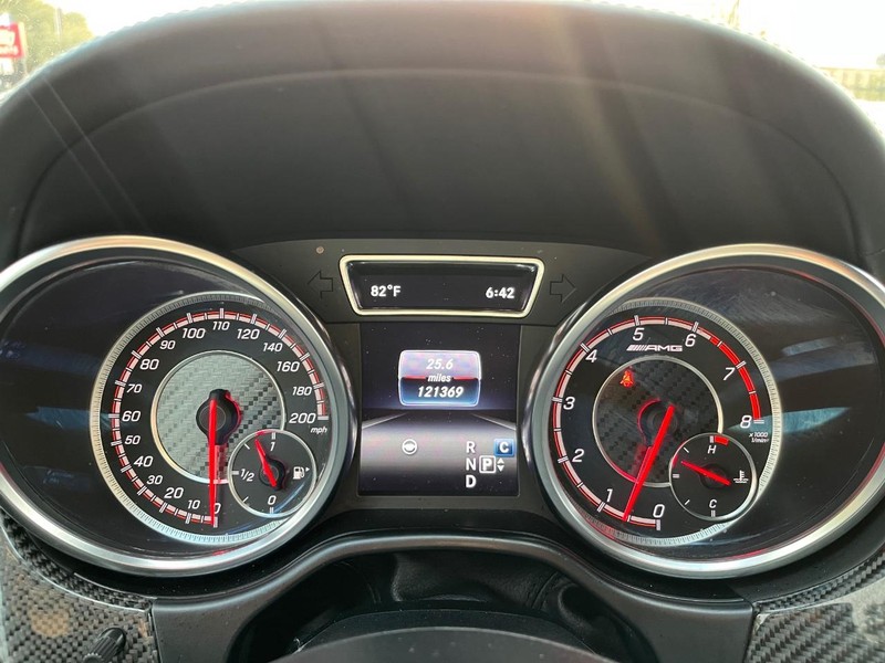 Mercedes-Benz GLS 63 AMG Vehicle Full-screen Gallery Image 23