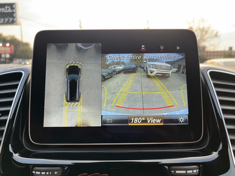 Mercedes-Benz GLS 63 AMG Vehicle Full-screen Gallery Image 26